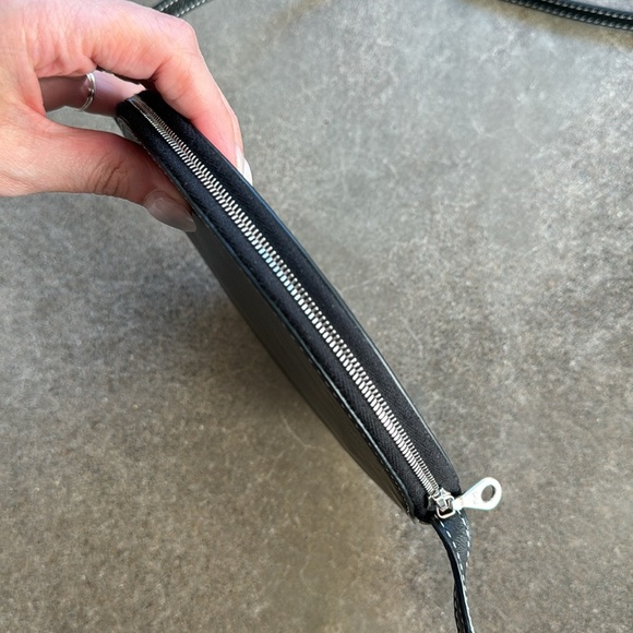 Orseund Iris Black Leather Round Crossbody Purse 48/60 - Picture 5 of 7